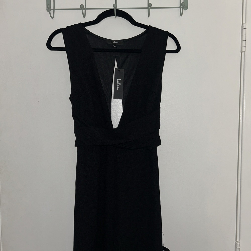 Lulus BlackJumpsuit size S Wide Leg Tie Keyhole Back Deep V Neck Front NWT